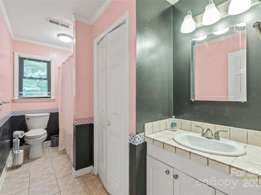 43 Bowen Drive, Belmont, NC 28012.  MLS# CAR4274068, YatesRealty ID 34179. Bathroom 2 Upper Level