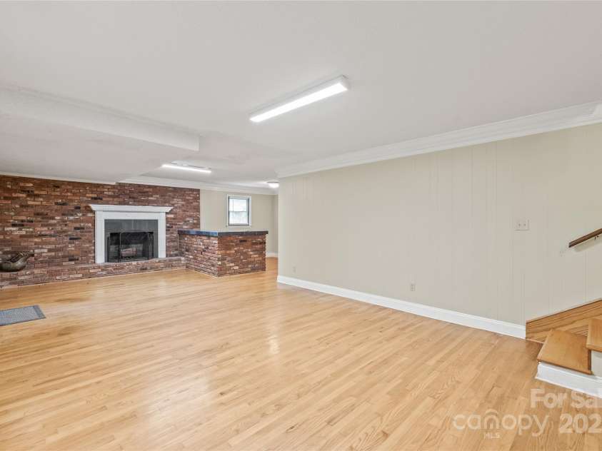 43 Bowen Drive, Belmont, NC 28012.  MLS# CAR4274068, YatesRealty ID 34179. Den