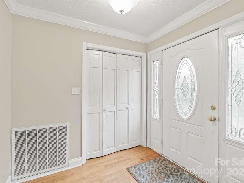 43 Bowen Drive, Belmont, NC 28012.  MLS# CAR4274068, YatesRealty ID 34179. Foyer