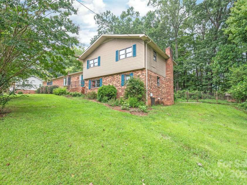 43 Bowen Drive, Belmont, NC 28012.  MLS# CAR4274068, YatesRealty ID 34179. Front of Home