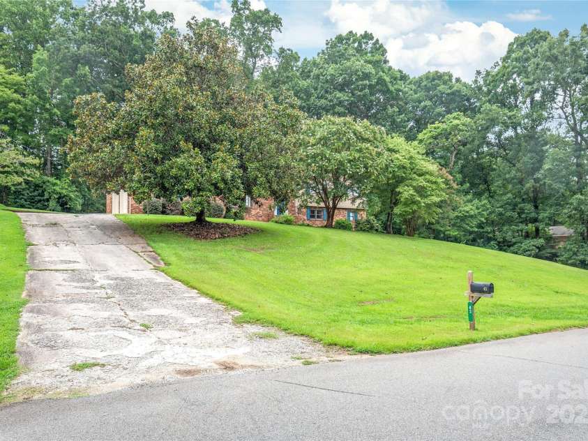 43 Bowen Drive, Belmont, NC 28012.  MLS# CAR4274068, YatesRealty ID 34179. Front of Home from the Street