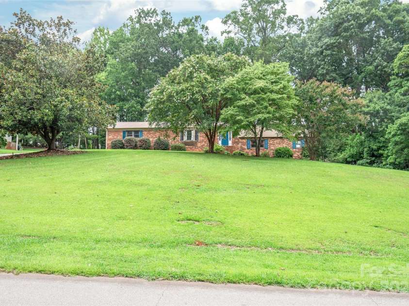 43 Bowen Drive, Belmont, NC 28012.  MLS# CAR4274068, YatesRealty ID 34179. Front of the Home from the Road