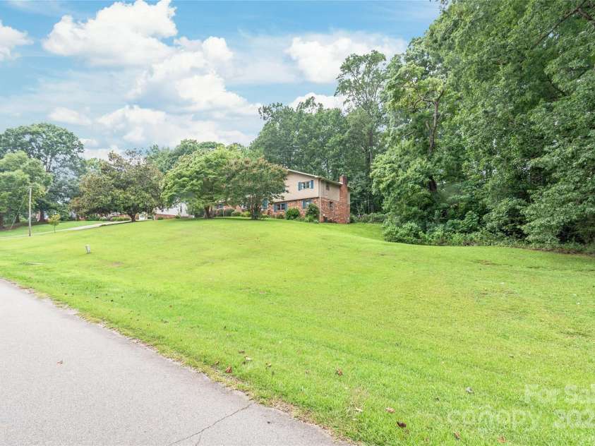 43 Bowen Drive, Belmont, NC 28012.  MLS# CAR4274068, YatesRealty ID 34179. Front Yard from the Road