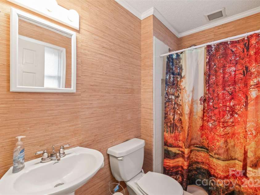 43 Bowen Drive, Belmont, NC 28012.  MLS# CAR4274068, YatesRealty ID 34179. Full Bathroom 3 Lower Level