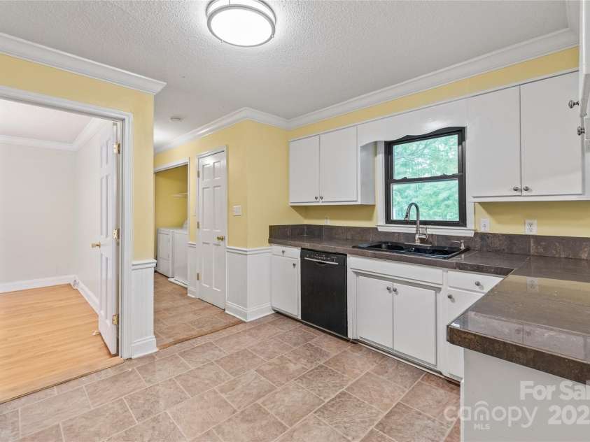 43 Bowen Drive, Belmont, NC 28012.  MLS# CAR4274068, YatesRealty ID 34179. Kitchen
