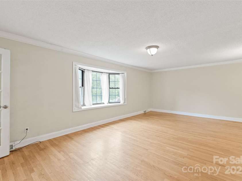 43 Bowen Drive, Belmont, NC 28012.  MLS# CAR4274068, YatesRealty ID 34179. Living Room with Bay Wondow