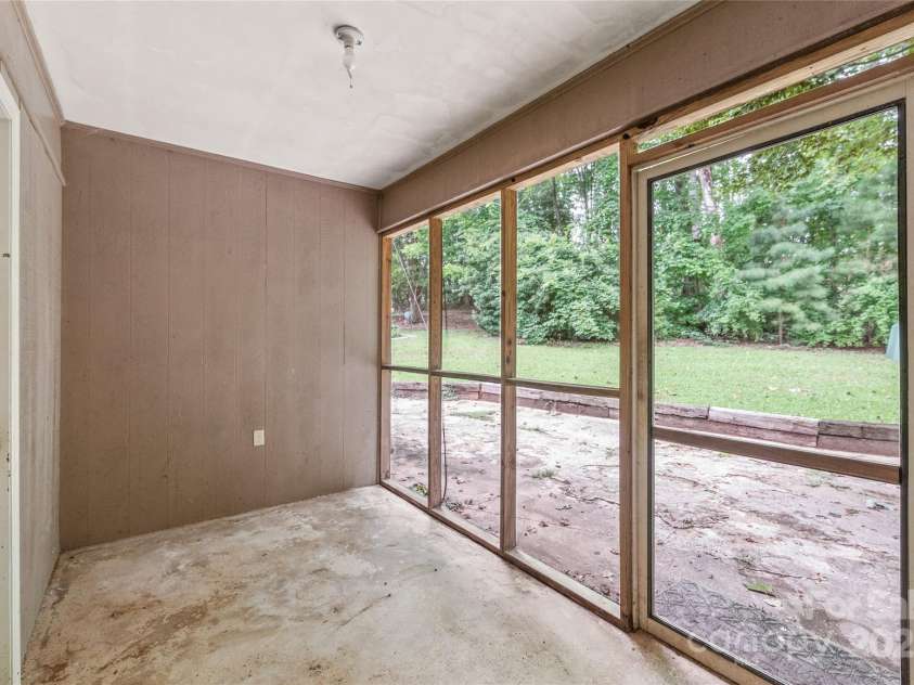 43 Bowen Drive, Belmont, NC 28012.  MLS# CAR4274068, YatesRealty ID 34179. Screened Porch