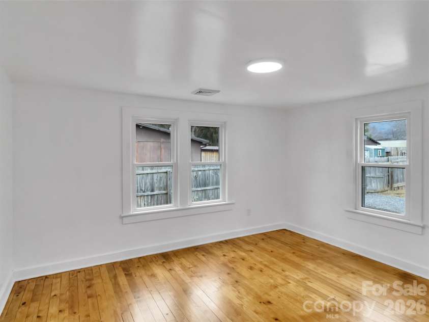 106 Long Street, Waynesville, NC 28786.  MLS# CAR4340729, YatesRealty ID 3418. 