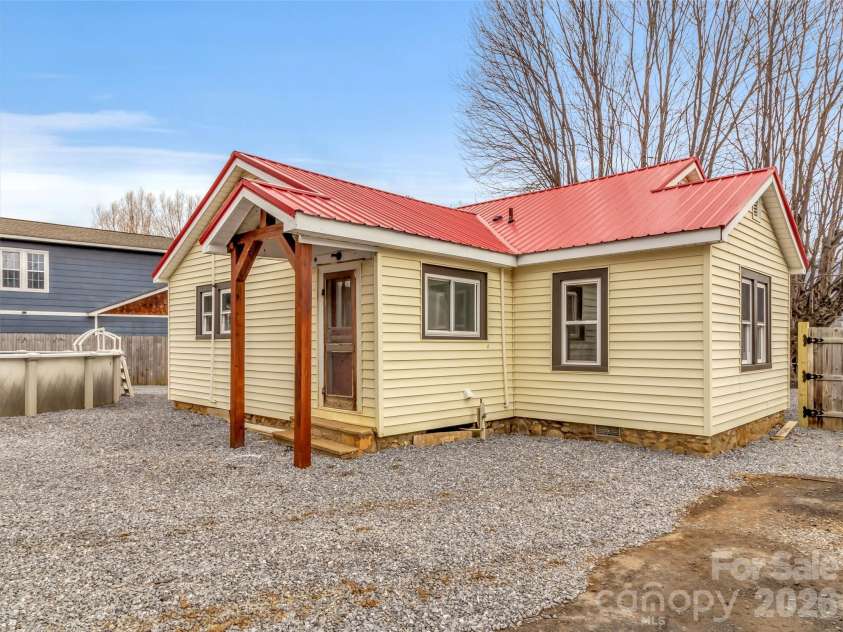 106 Long Street, Waynesville, NC 28786.  MLS# CAR4340729, YatesRealty ID 3418. Back Entrance