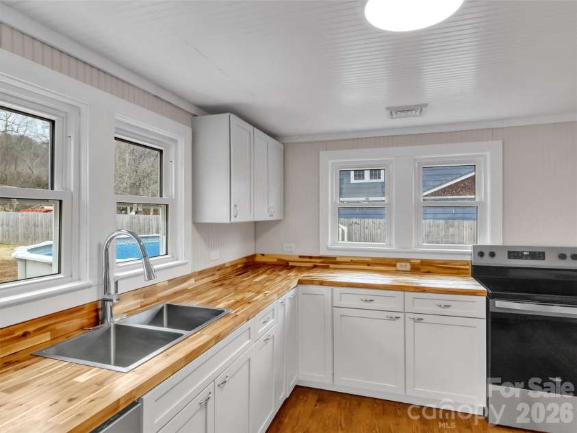 106 Long Street, Waynesville, NC 28786.  MLS# CAR4340729, YatesRealty ID 3418. Remodeled Kitchen