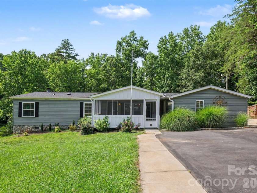 1127 Galway Lane, Clover, SC 29710.  MLS# CAR4397720, YatesRealty ID 34180. 