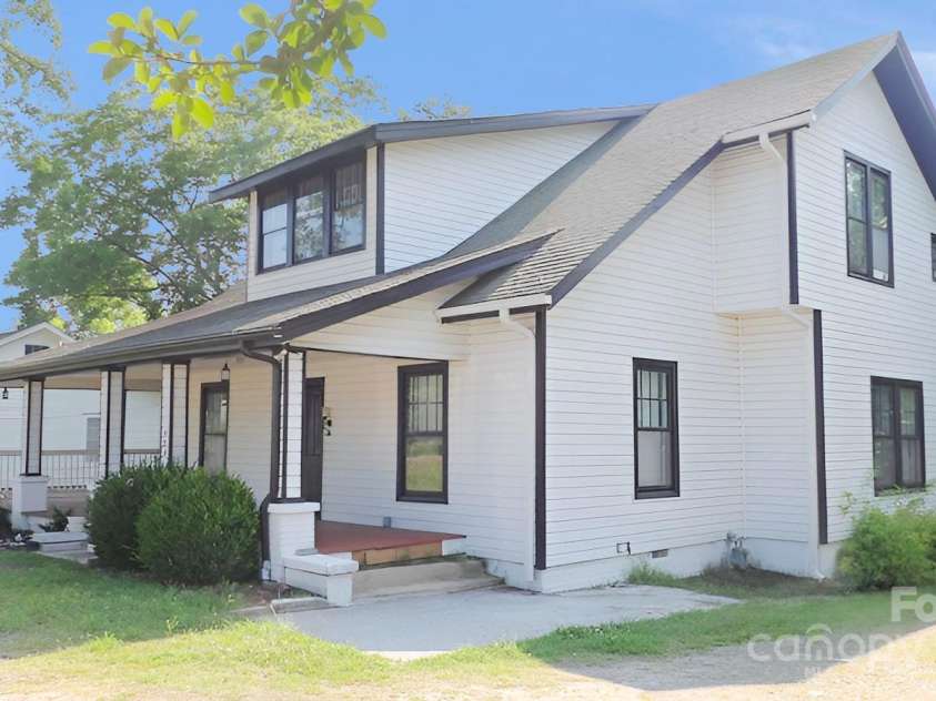 404 Main Street, Clover, SC 29710.  MLS# CAR4277757, YatesRealty ID 34181. 