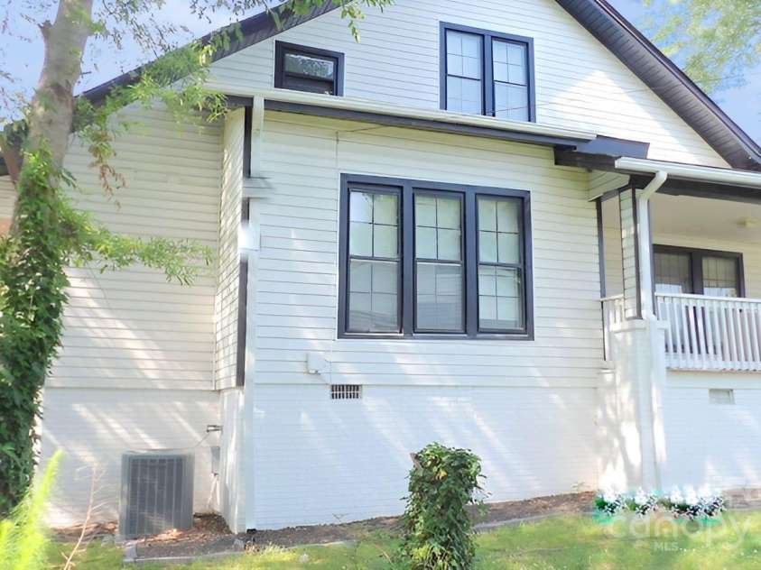 404 Main Street, Clover, SC 29710.  MLS# CAR4277757, YatesRealty ID 34181. 