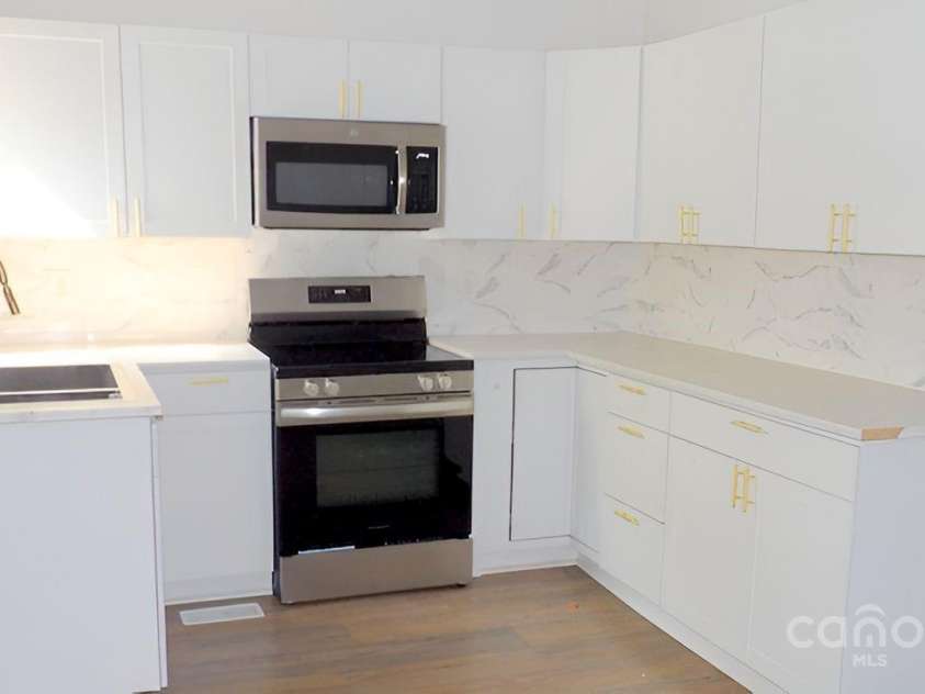 404 Main Street, Clover, SC 29710.  MLS# CAR4277757, YatesRealty ID 34181. 