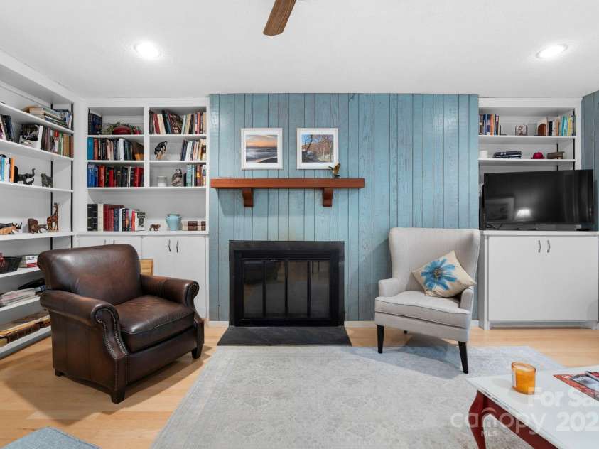 115 Kinwood Street, Morganton, NC 28655.  MLS# CAR4293776, YatesRealty ID 34182. 