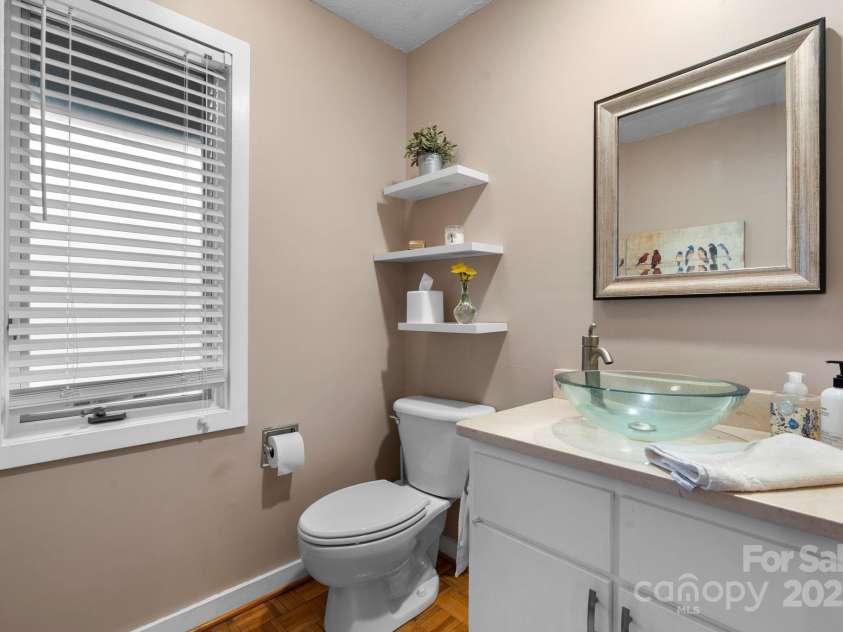 115 Kinwood Street, Morganton, NC 28655.  MLS# CAR4293776, YatesRealty ID 34182. 