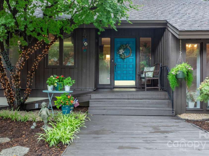 115 Kinwood Street, Morganton, NC 28655.  MLS# CAR4293776, YatesRealty ID 34182. 
