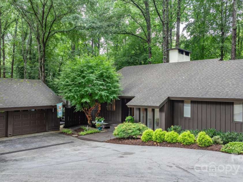 115 Kinwood Street, Morganton, NC 28655.  MLS# CAR4293776, YatesRealty ID 34182. 