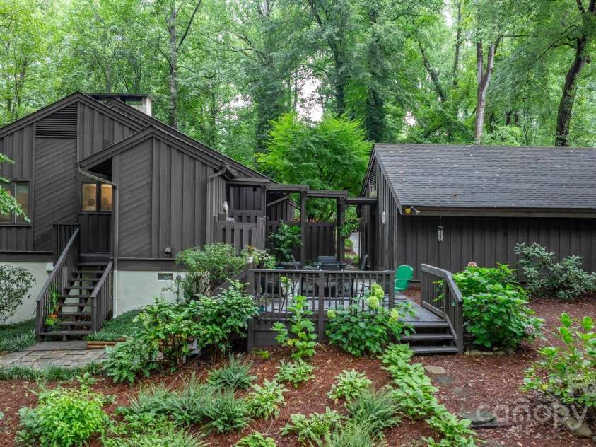 115 Kinwood Street, Morganton, NC 28655.  MLS# CAR4293776, YatesRealty ID 34182. 