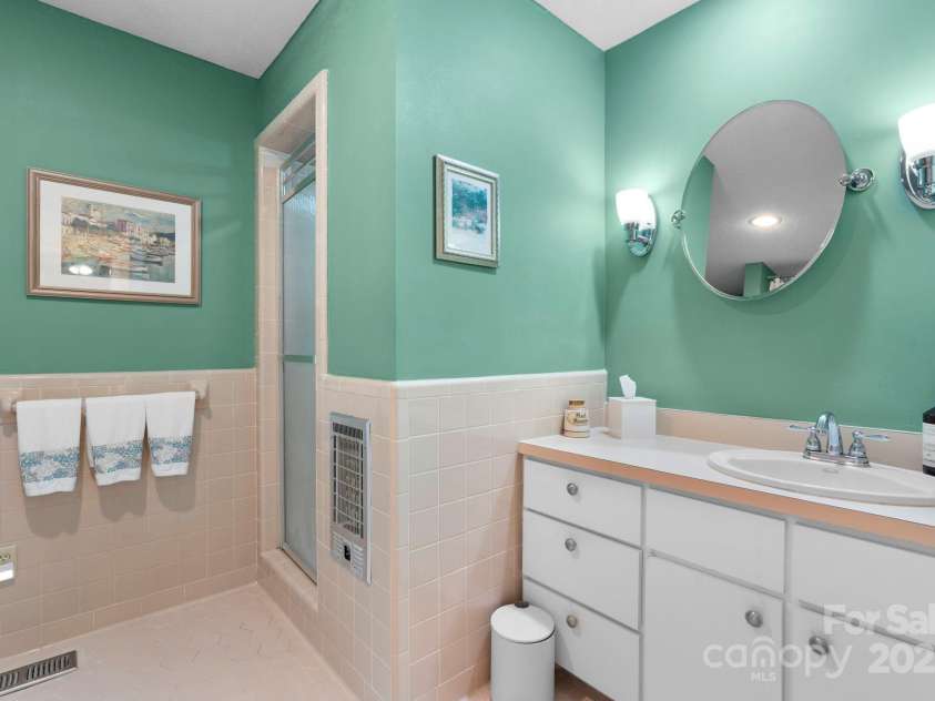 115 Kinwood Street, Morganton, NC 28655.  MLS# CAR4293776, YatesRealty ID 34182. 