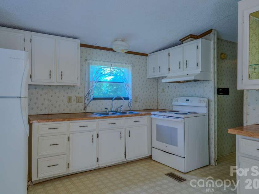 12 Sweet Birch Drive, Alexander, NC 28701.  MLS# CAR4393872, YatesRealty ID 34183. 