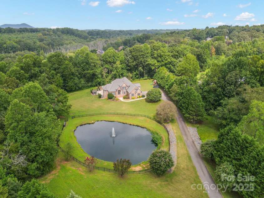 1315 James Farm Road, Hickory, NC 28602.  MLS# CAR4294328, YatesRealty ID 34183. 