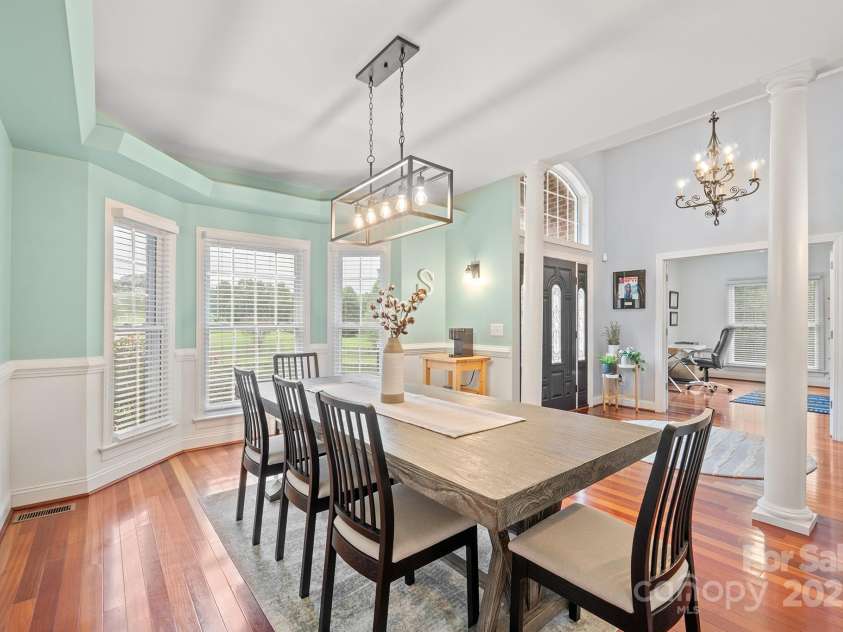 1315 James Farm Road, Hickory, NC 28602.  MLS# CAR4294328, YatesRealty ID 34183. 