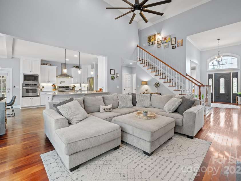 1315 James Farm Road, Hickory, NC 28602.  MLS# CAR4294328, YatesRealty ID 34183. 