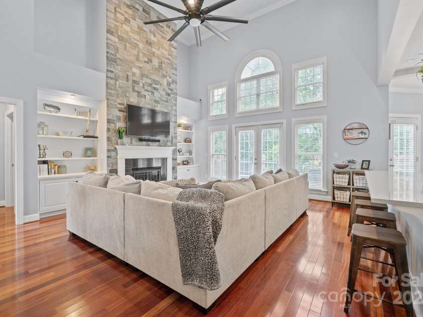 1315 James Farm Road, Hickory, NC 28602.  MLS# CAR4294328, YatesRealty ID 34183. 