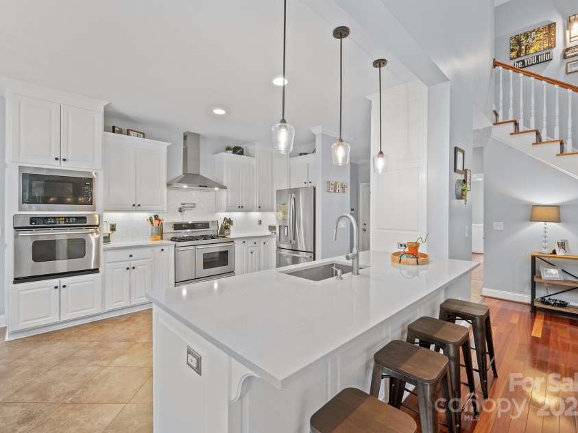 1315 James Farm Road, Hickory, NC 28602.  MLS# CAR4294328, YatesRealty ID 34183. 