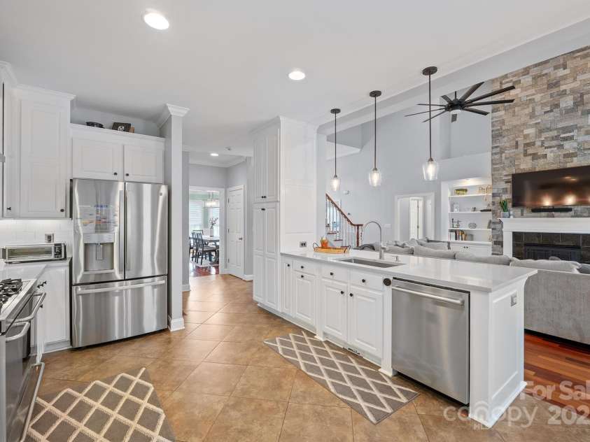 1315 James Farm Road, Hickory, NC 28602.  MLS# CAR4294328, YatesRealty ID 34183. 