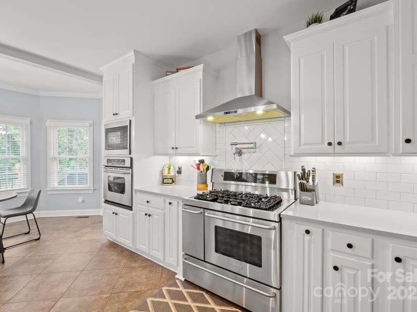 1315 James Farm Road, Hickory, NC 28602.  MLS# CAR4294328, YatesRealty ID 34183. 