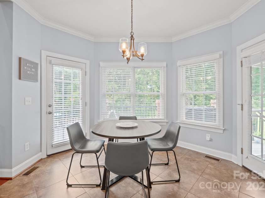 1315 James Farm Road, Hickory, NC 28602.  MLS# CAR4294328, YatesRealty ID 34183. 