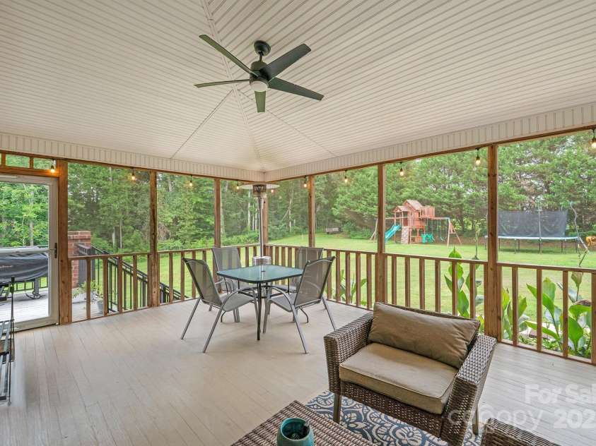 1315 James Farm Road, Hickory, NC 28602.  MLS# CAR4294328, YatesRealty ID 34183. 