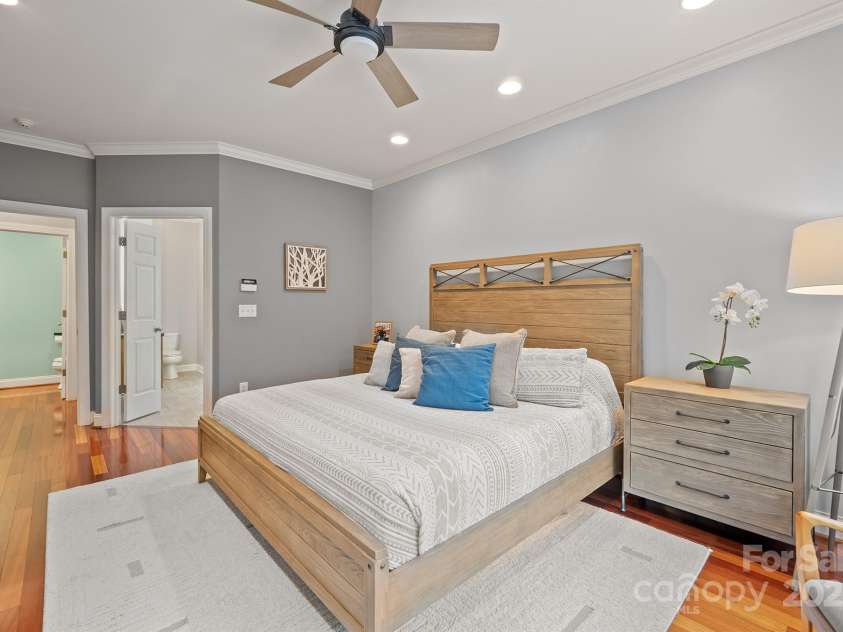 1315 James Farm Road, Hickory, NC 28602.  MLS# CAR4294328, YatesRealty ID 34183. 