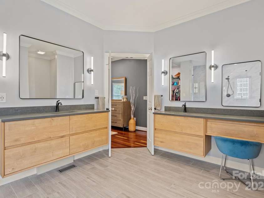 1315 James Farm Road, Hickory, NC 28602.  MLS# CAR4294328, YatesRealty ID 34183. 