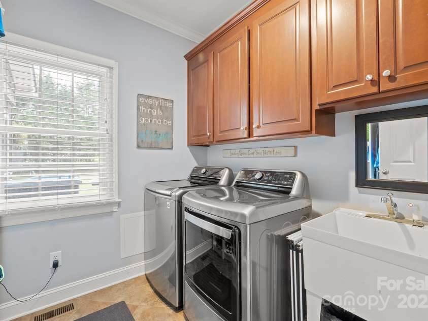 1315 James Farm Road, Hickory, NC 28602.  MLS# CAR4294328, YatesRealty ID 34183. 