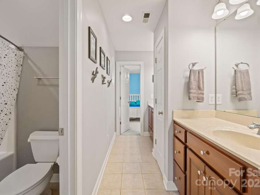 1315 James Farm Road, Hickory, NC 28602.  MLS# CAR4294328, YatesRealty ID 34183. 