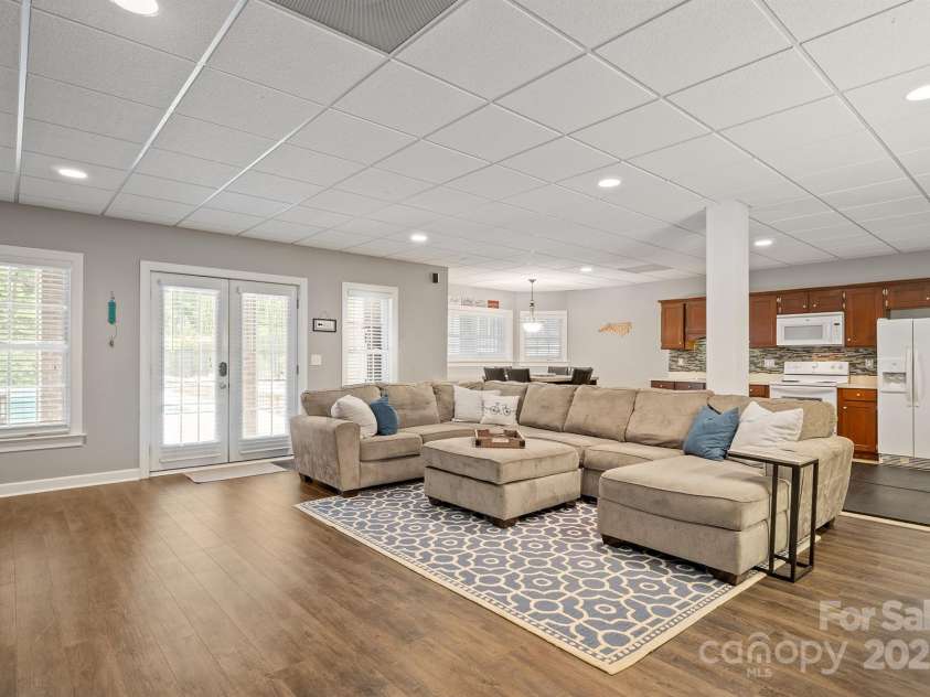 1315 James Farm Road, Hickory, NC 28602.  MLS# CAR4294328, YatesRealty ID 34183. 