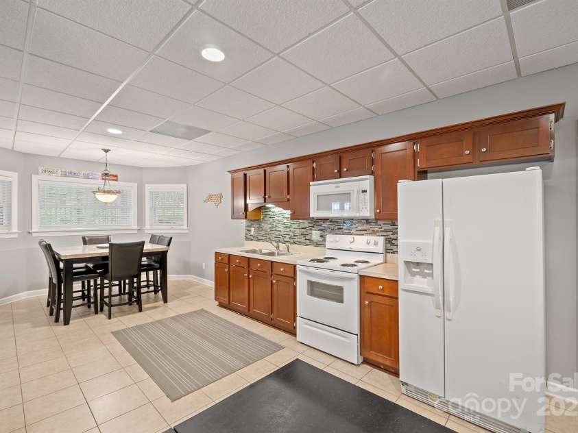 1315 James Farm Road, Hickory, NC 28602.  MLS# CAR4294328, YatesRealty ID 34183. 