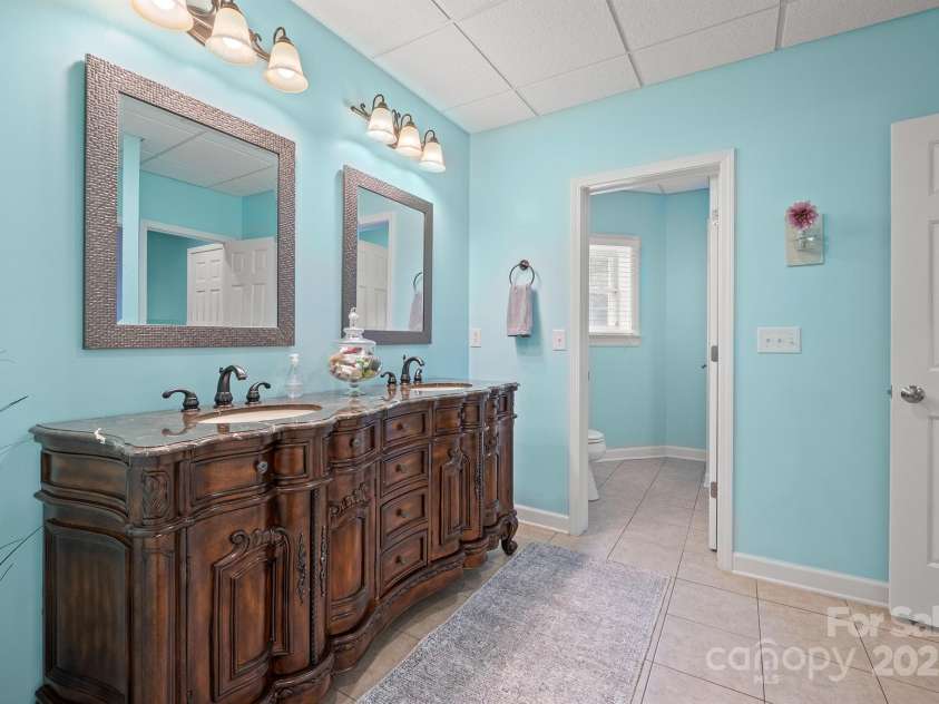 1315 James Farm Road, Hickory, NC 28602.  MLS# CAR4294328, YatesRealty ID 34183. 