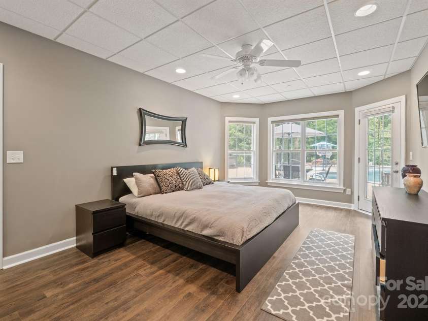 1315 James Farm Road, Hickory, NC 28602.  MLS# CAR4294328, YatesRealty ID 34183. 