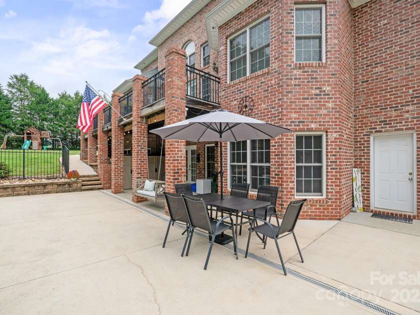 1315 James Farm Road, Hickory, NC 28602.  MLS# CAR4294328, YatesRealty ID 34183. 