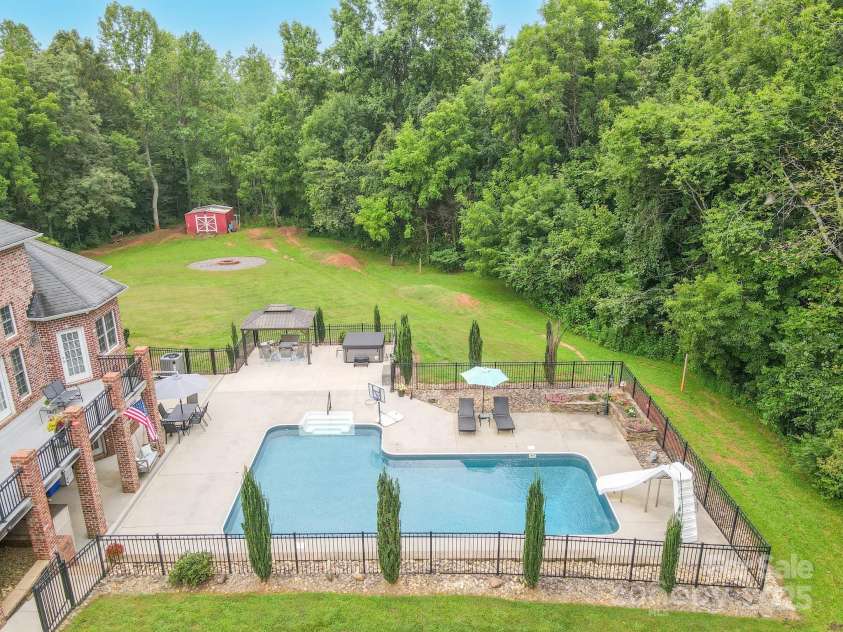 1315 James Farm Road, Hickory, NC 28602.  MLS# CAR4294328, YatesRealty ID 34183. 