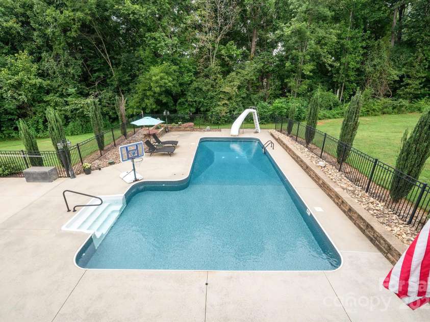 1315 James Farm Road, Hickory, NC 28602.  MLS# CAR4294328, YatesRealty ID 34183. 