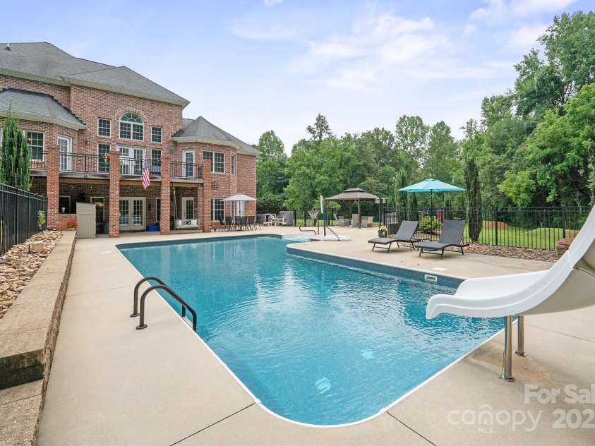 1315 James Farm Road, Hickory, NC 28602.  MLS# CAR4294328, YatesRealty ID 34183. 