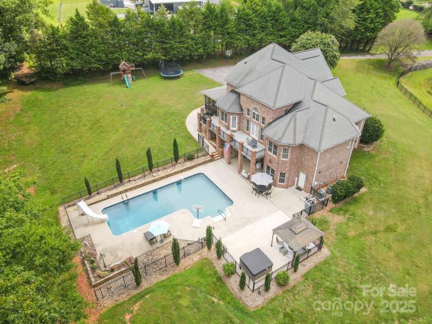 1315 James Farm Road, Hickory, NC 28602.  MLS# CAR4294328, YatesRealty ID 34183. 