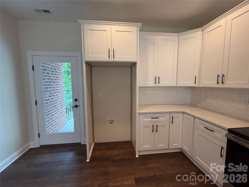 105 Abbington Lane, Shelby, NC 28150.  MLS# CAR4380591, YatesRealty ID 34185. Gorgeous custom backsplash