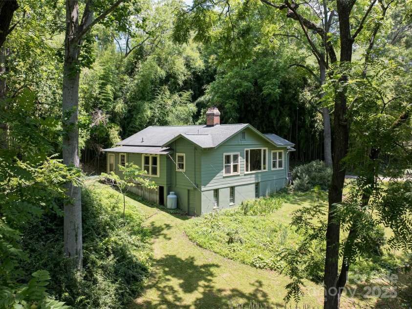 56 Lockley Avenue, Asheville, NC 28804.  MLS# CAR4294386, YatesRealty ID 34186. 