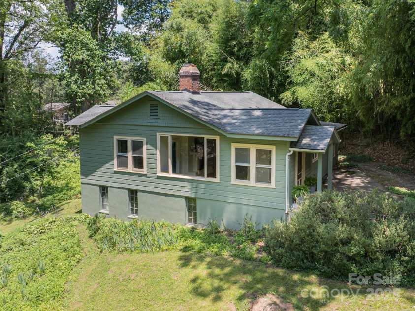 56 Lockley Avenue, Asheville, NC 28804.  MLS# CAR4294386, YatesRealty ID 34186. 